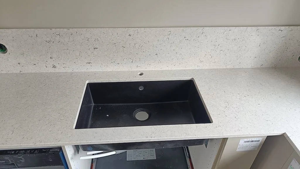 Køkkenbordplade i Silestone Bianco River, Ytterby – billede 5