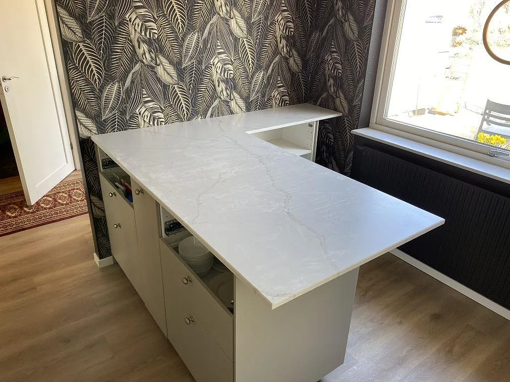 Køkkenbordplade i Silestone Blanc Elysee, Vinslöv – billede 4