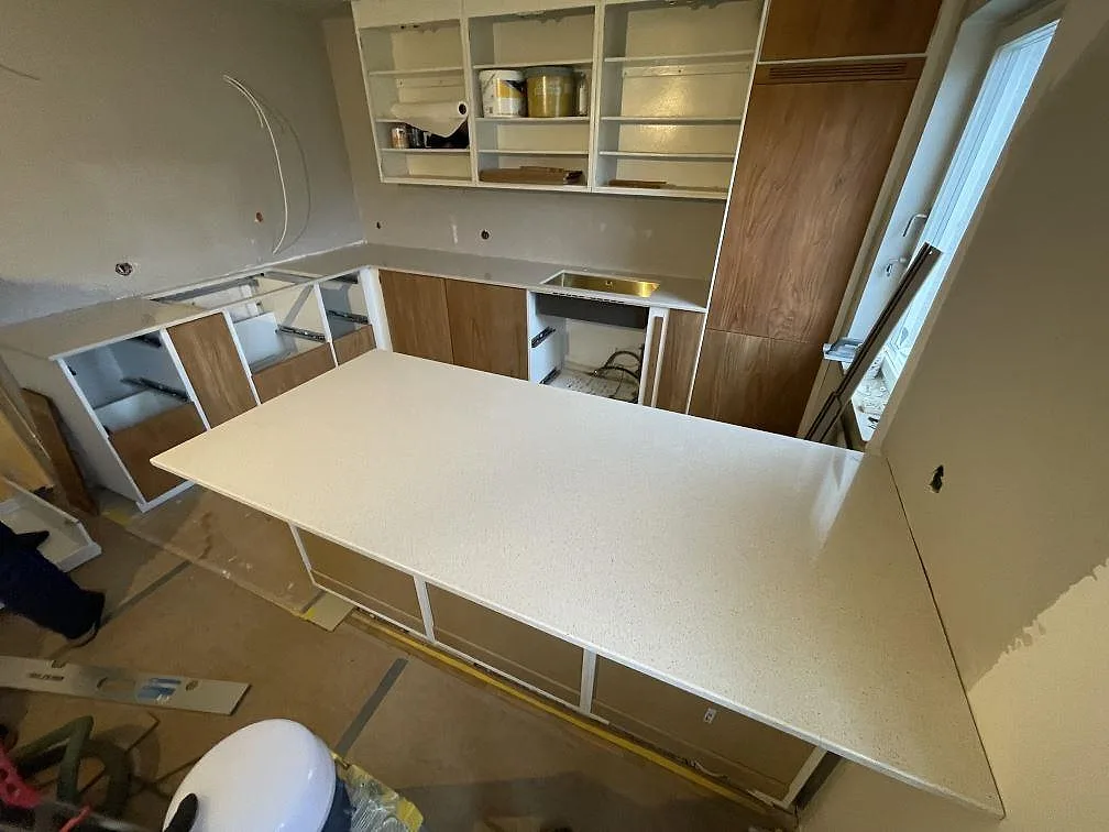 Køkkenbordplade i Silestone Blanco City, Hässelby – billede 2