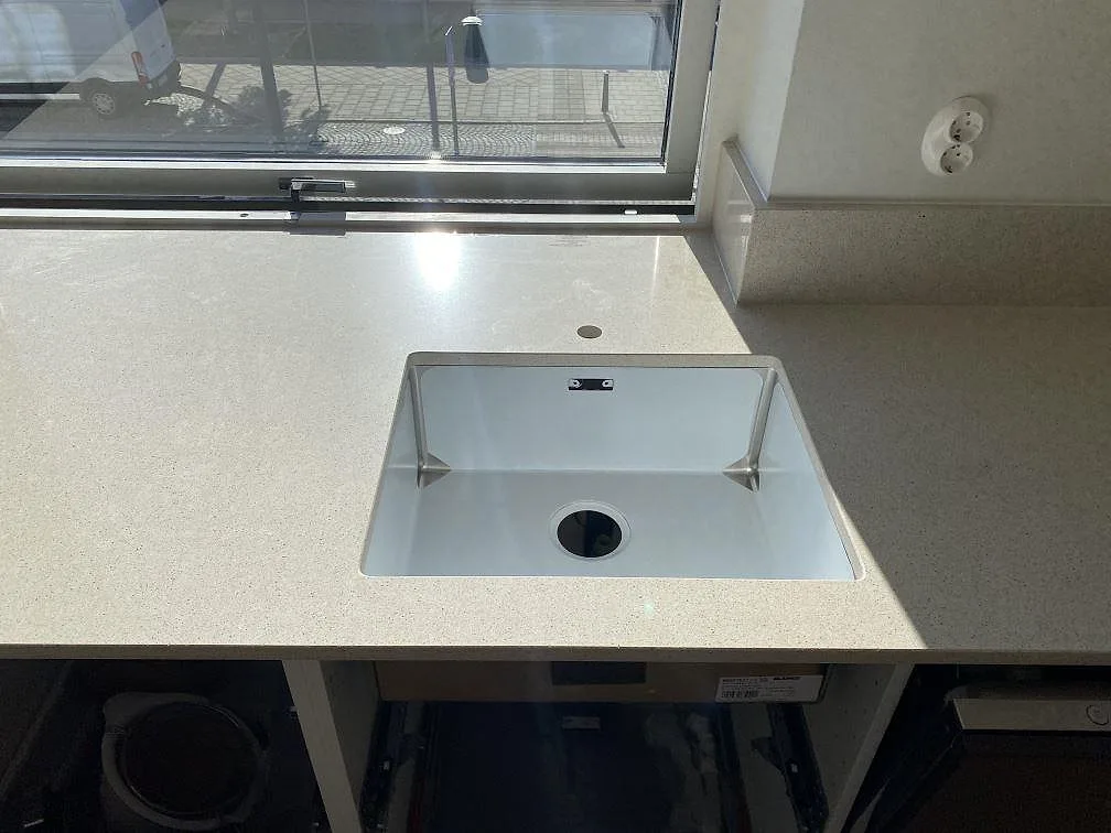 Køkkenbordplade i Silestone Blanco City, Malmö – billede 3