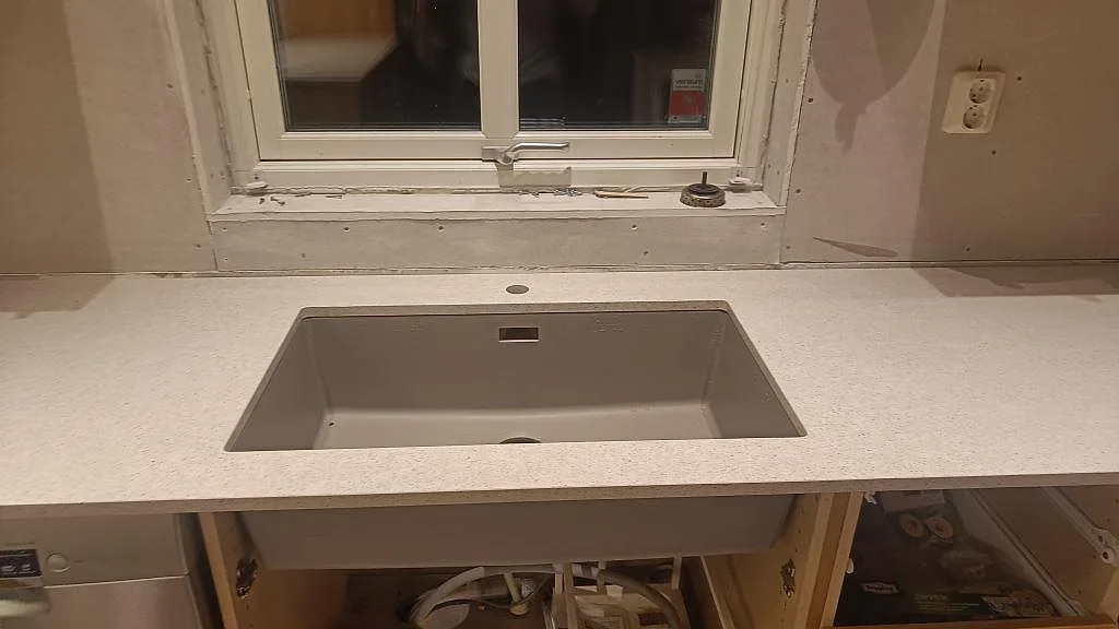 Køkkenbordplade i Silestone Blanco City, Malmö – billede 4
