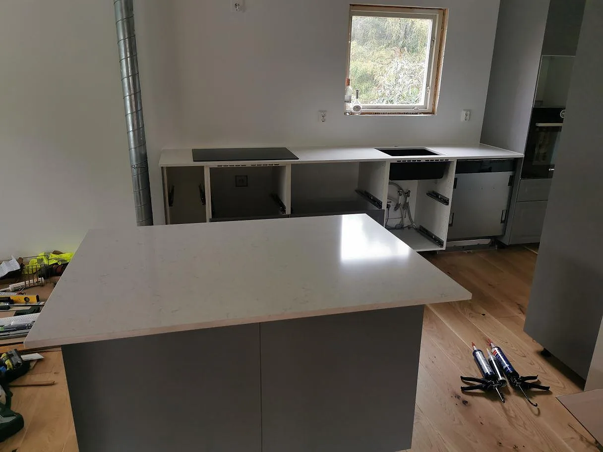 Køkkenbordplade i Silestone Blanco Orion, Anderslöv