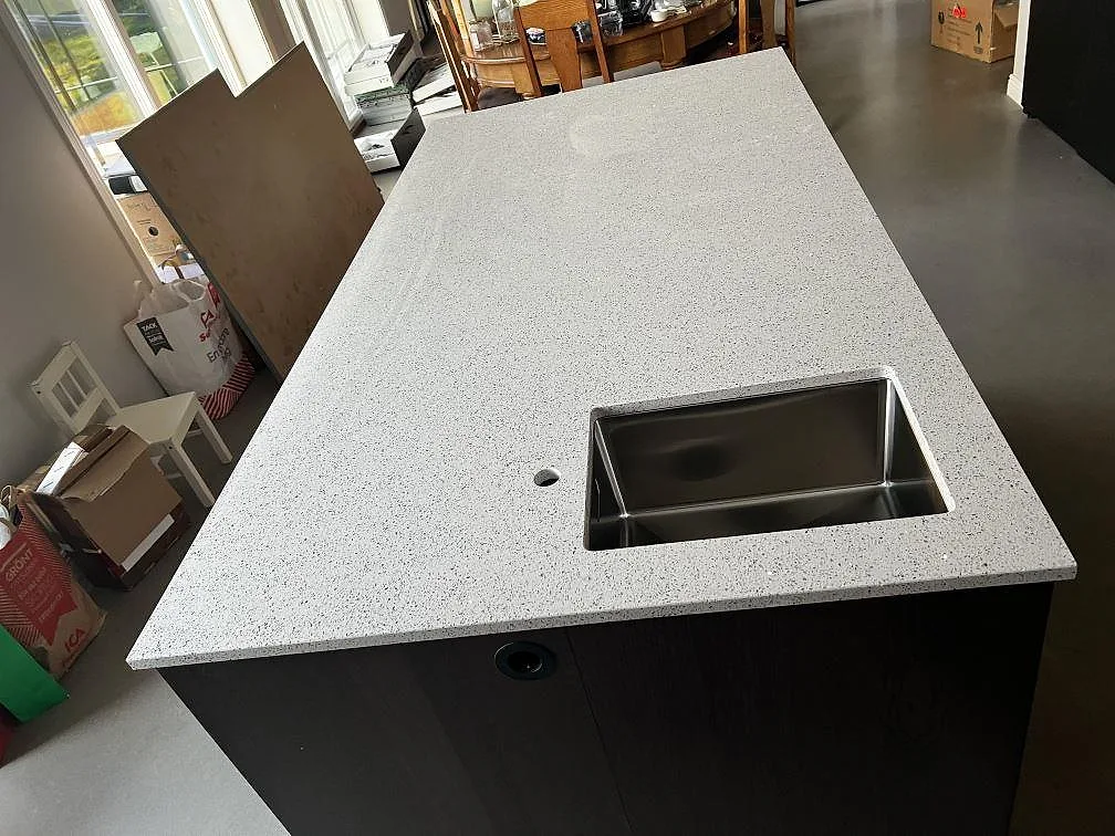 Køkkenbordplade i Silestone Blanco Stellar, Tvååker – billede 2