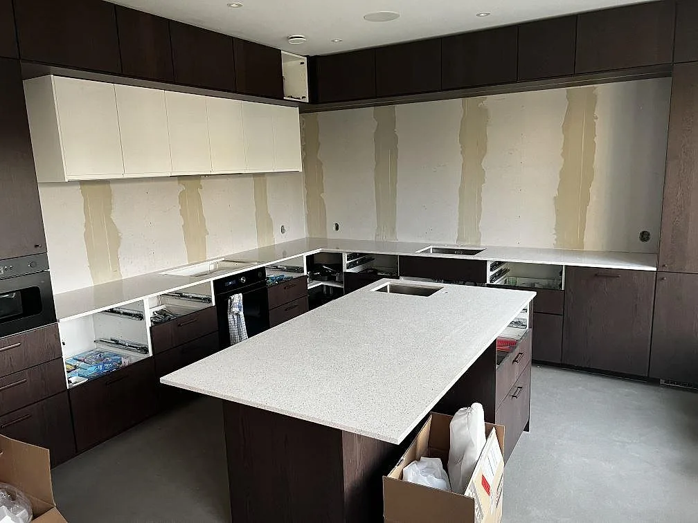 Gennemført projekt: Køkkenbordplade i Silestone Blanco Stellar, Tvååker.
