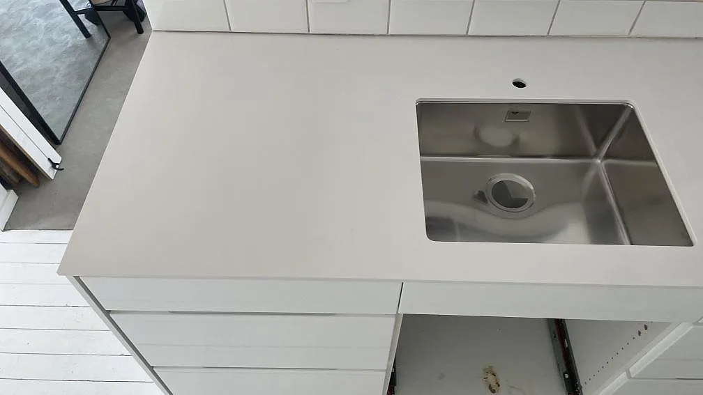 Køkkenbordplade i Silestone Blanco Zeus, Bunkeflostrand – billede 3