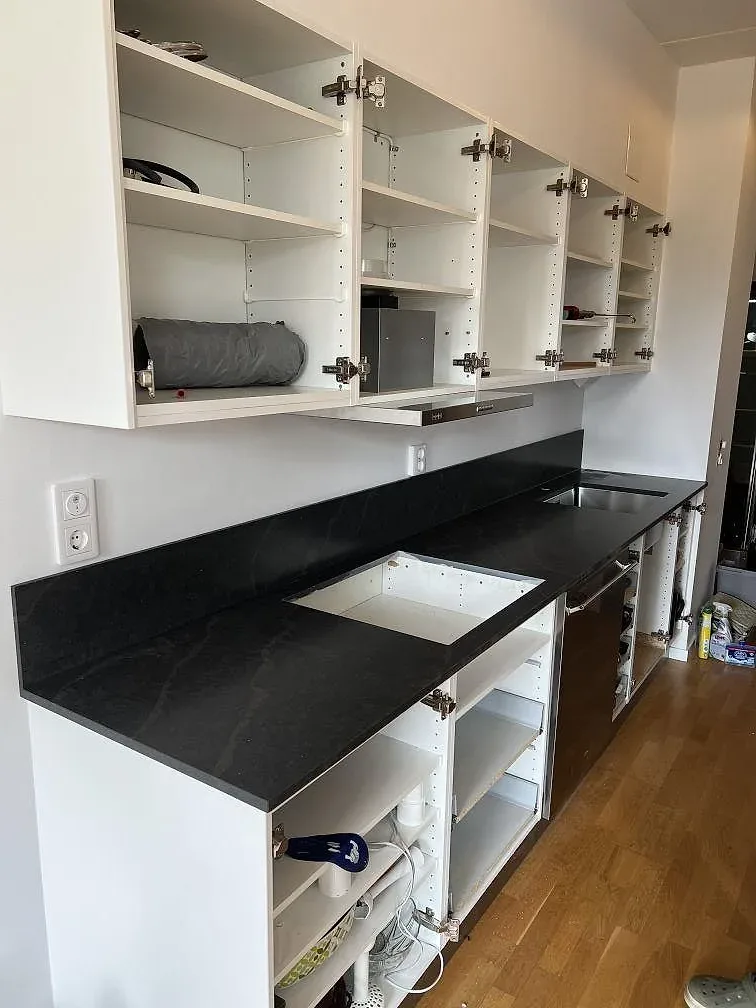 Gennemført projekt: Køkkenbordplade i Silestone Bohemian Flame, Limhamn.