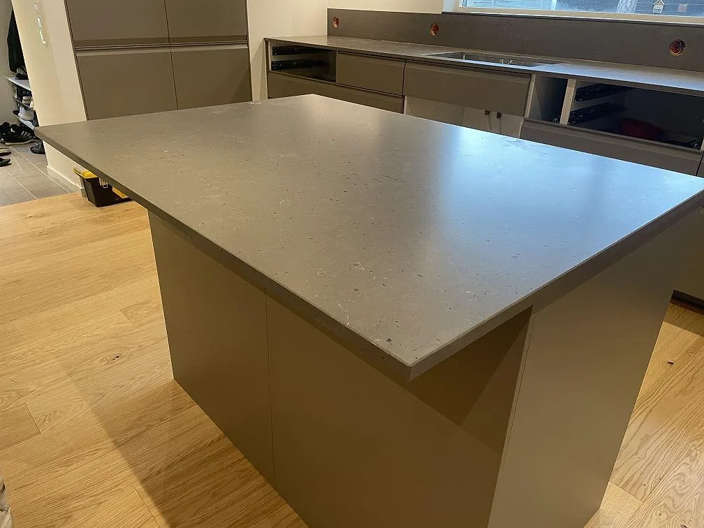 Køkkenbordplade i Silestone Brass Relish, Åhus