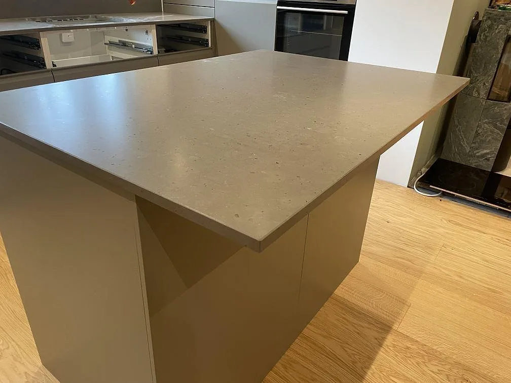 Køkkenbordplade i Silestone Brass Relish, Åhus – billede 7