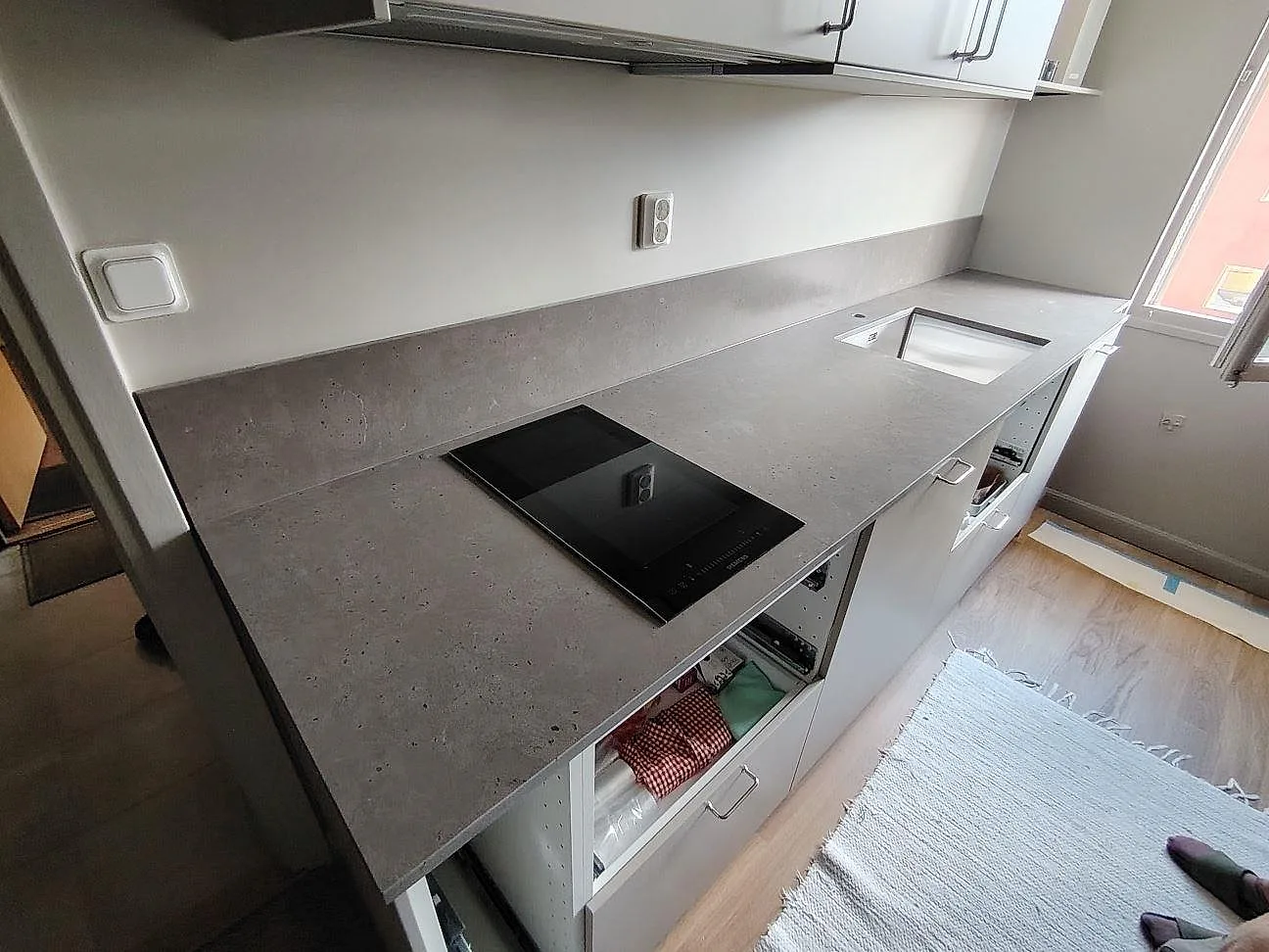 Gennemført projekt: Køkkenbordplade i Silestone Brass relish, Årsta.