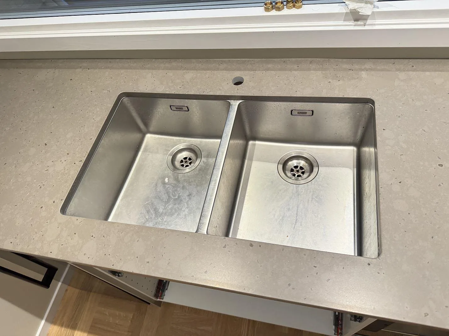 Køkkenbordplade i Silestone Brass relish, Bjärred – billede 3