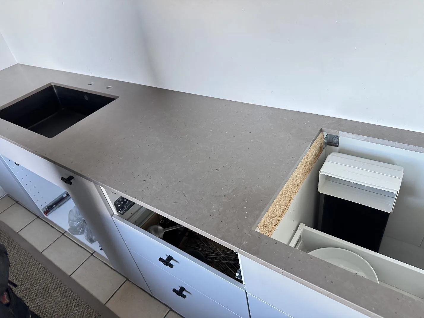 Køkkenbordplade i Silestone Brass relish, Bunkeflostrand – billede 3