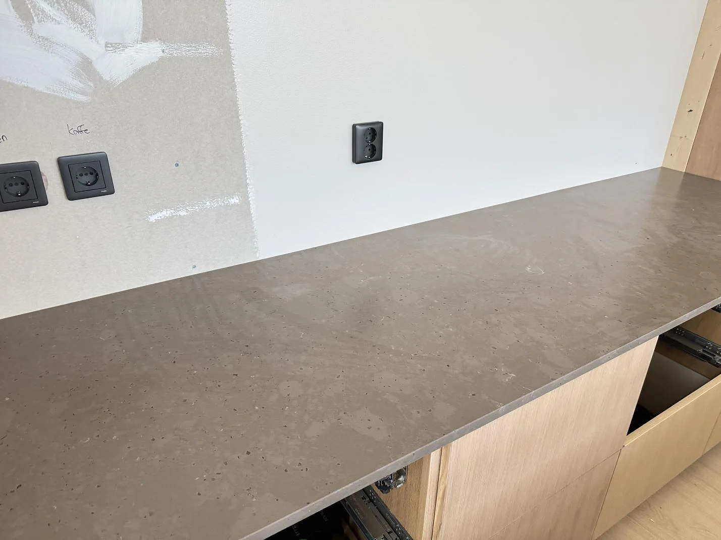 Køkkenbordplade i Silestone Brass relish, Glommen – billede 5