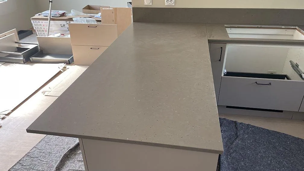 Køkkenbordplade i Silestone Brass relish, Nättraby – billede 2