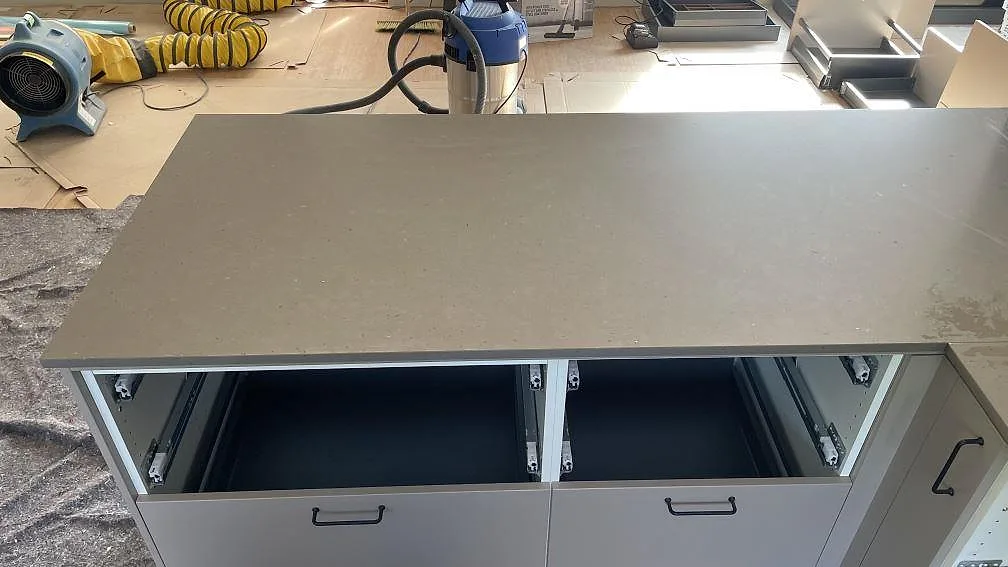 Køkkenbordplade i Silestone Brass relish, Nättraby – billede 3