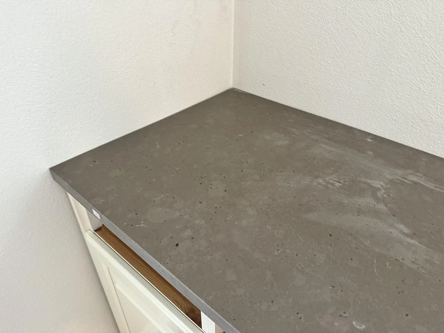 Køkkenbordplade i Silestone Brass relish, Vinslöv – billede 8