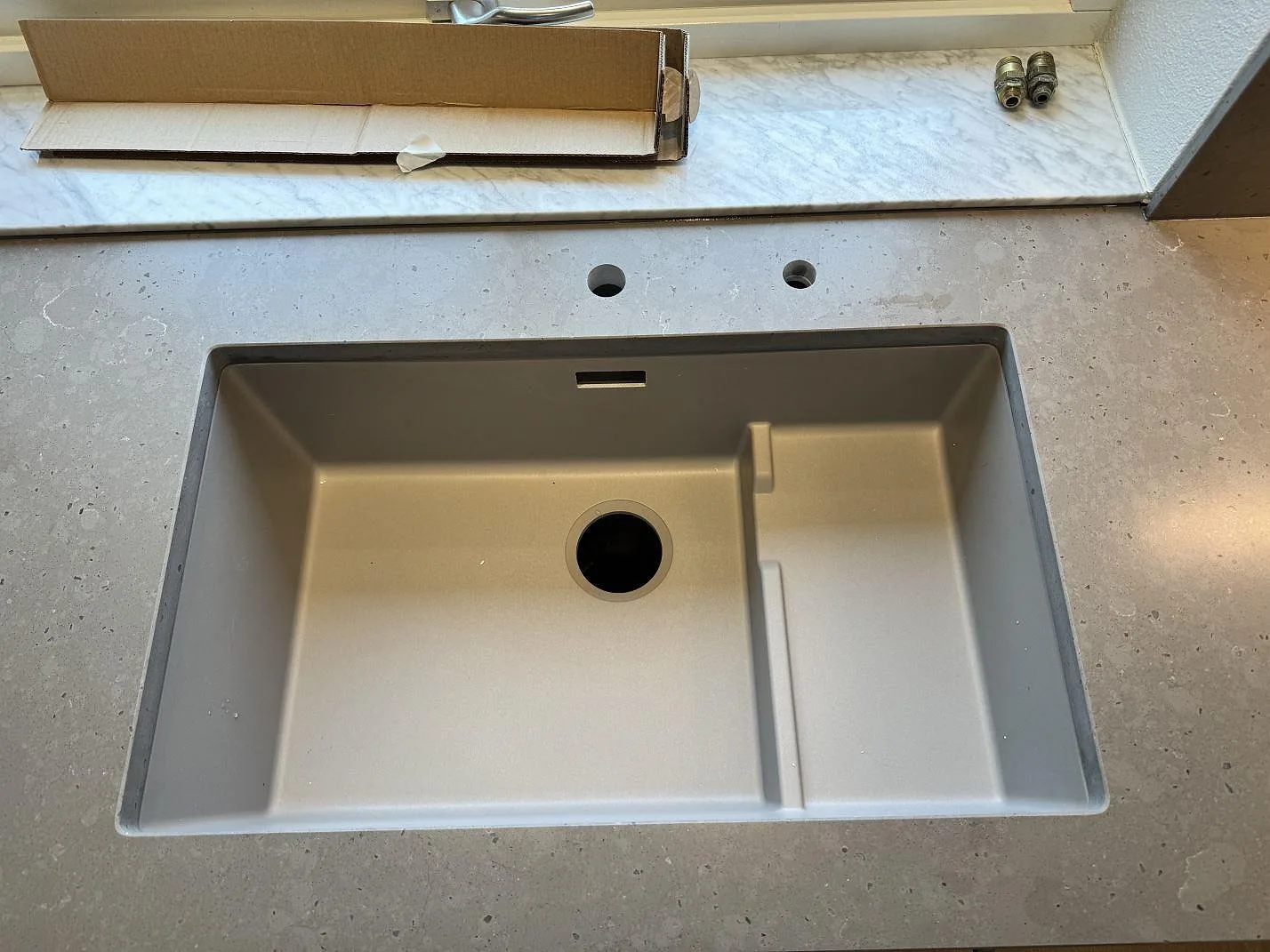Køkkenbordplade i Silestone Brass relish, Vinslöv – billede 5