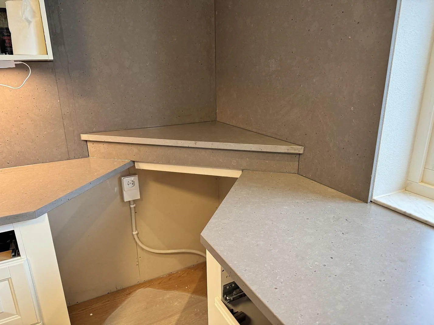 Køkkenbordplade i Silestone Brass relish, Vinslöv – billede 6