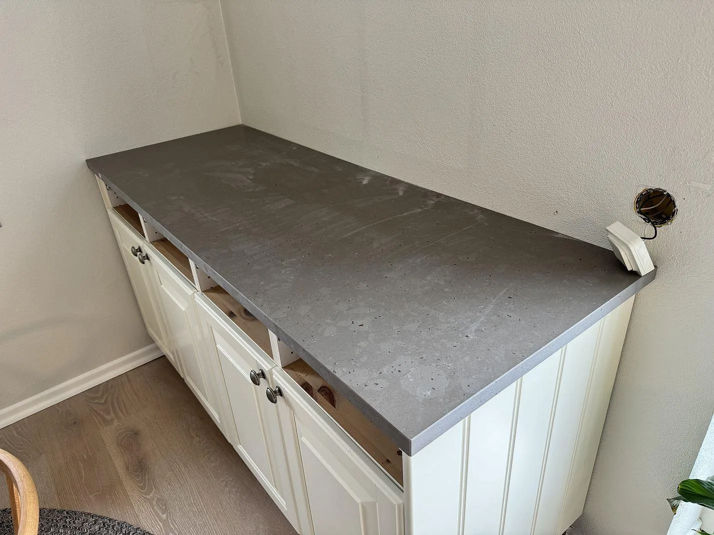 Køkkenbordplade i Silestone Brass relish, Vinslöv – billede 7