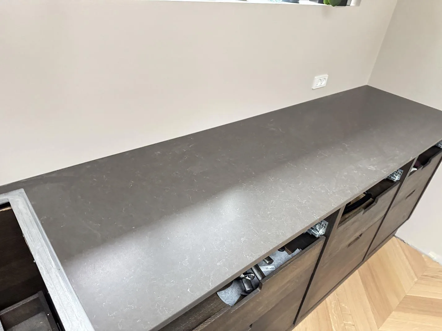 Køkkenbordplade i Silestone Calypso, Virum – billede 4