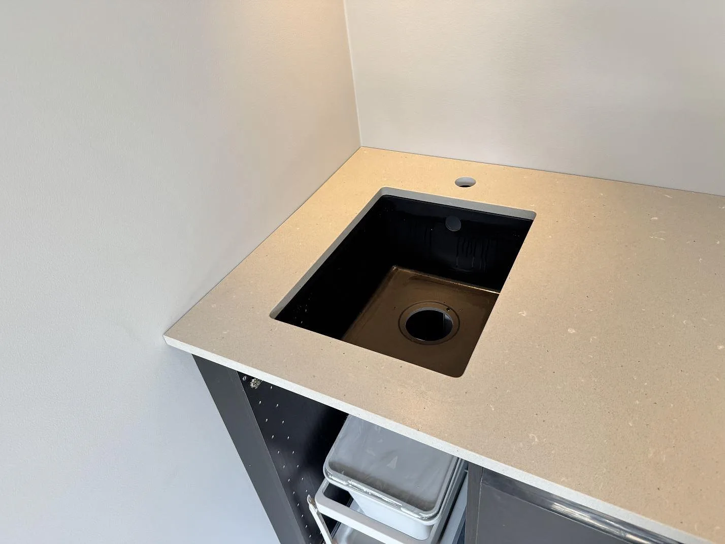 Køkkenbordplade i Silestone Camden, Höllviken – billede 2