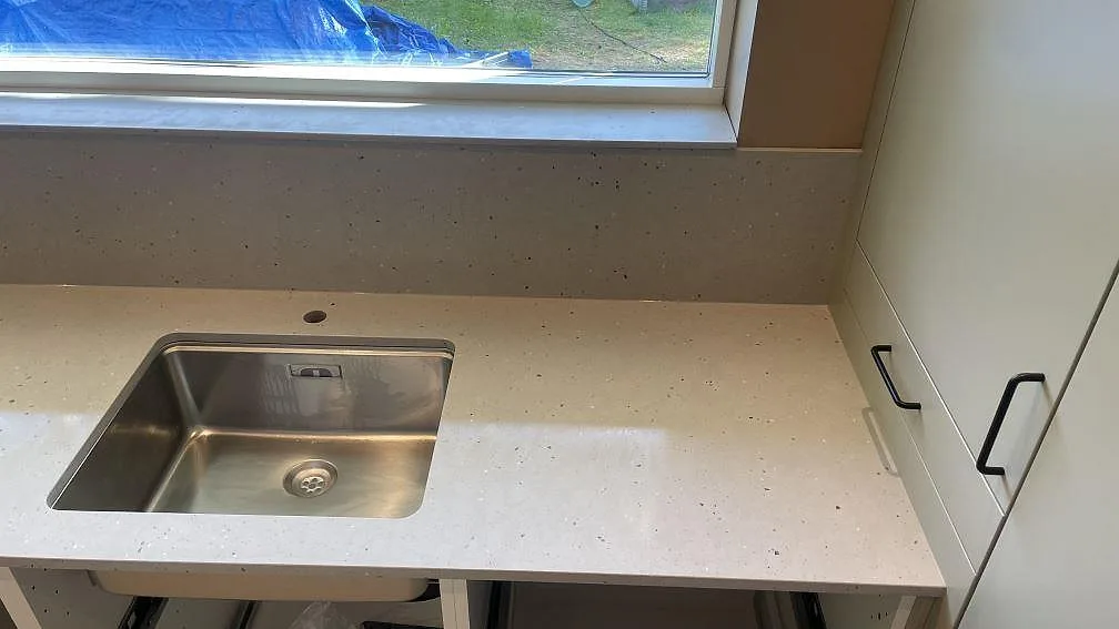 Bordplade i Silestone Concrete Pulse, Åhus – billede 4