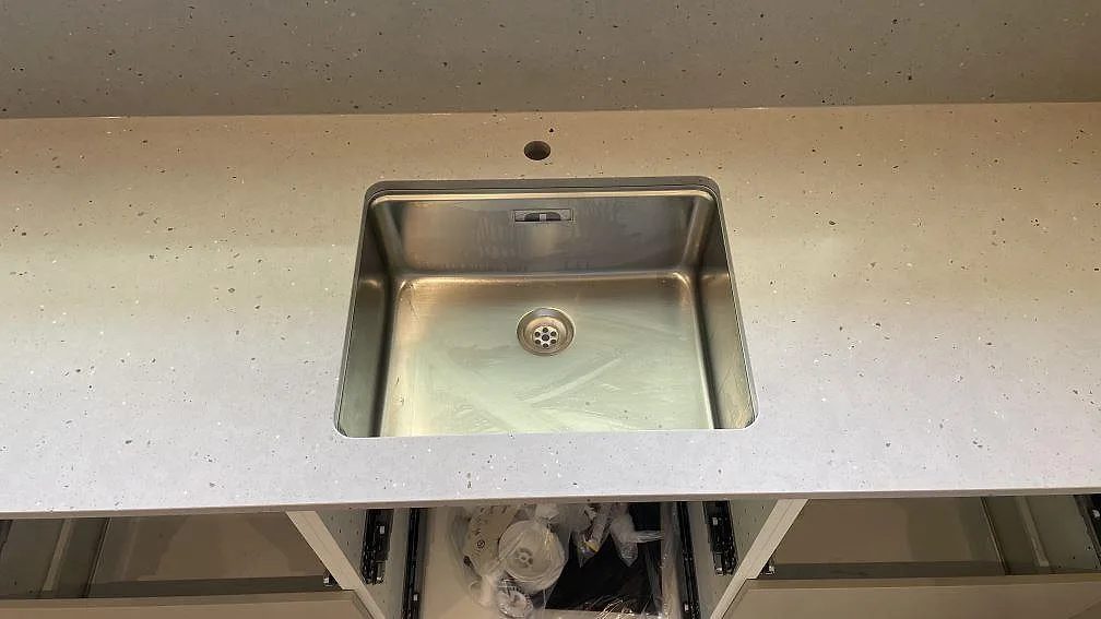 Bordplade i Silestone Concrete Pulse, Åhus – billede 3
