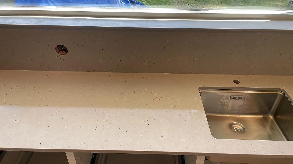Bordplade i Silestone Concrete Pulse, Åhus – billede 5