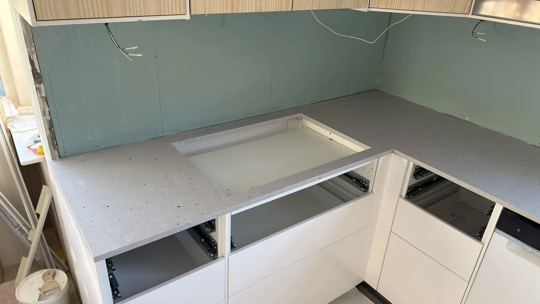 Køkkenbordplade i Silestone Concrete Pulse, Farsta – billede 4