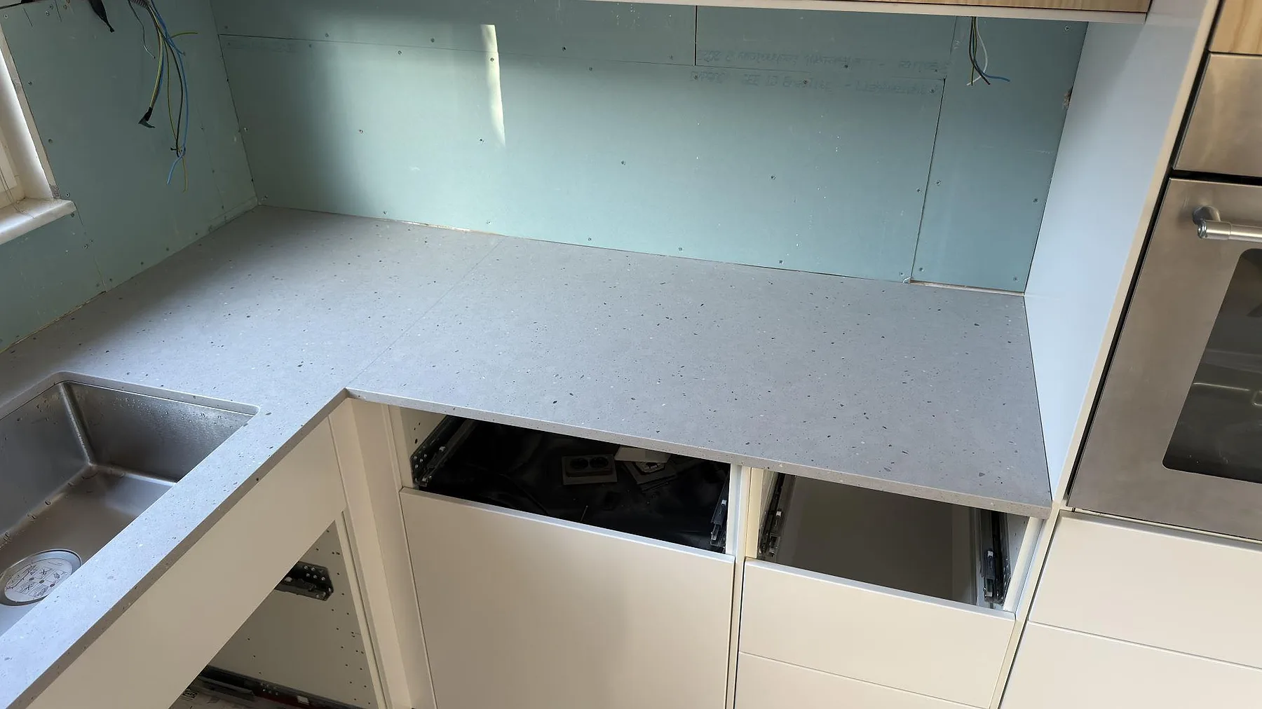 Køkkenbordplade i Silestone Concrete Pulse, Farsta – billede 3