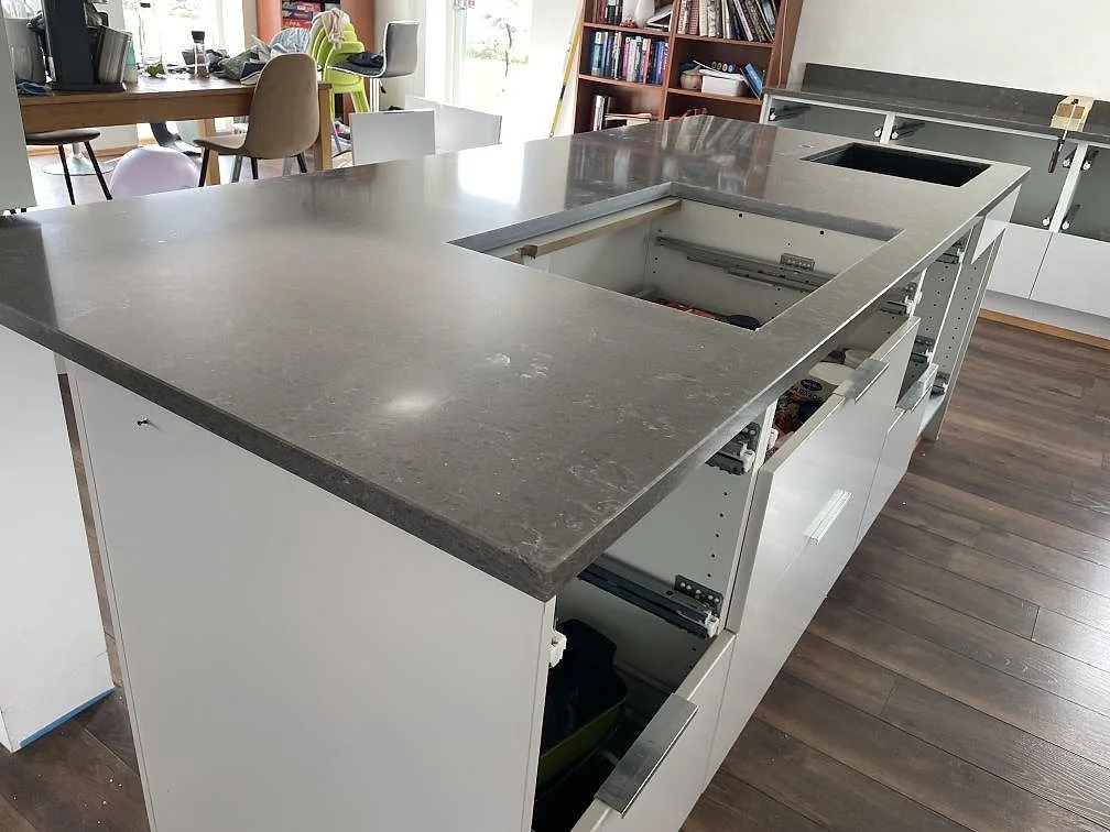 Køkkenbordplade i Silestone Cooper Mist, Ystad – billede 2