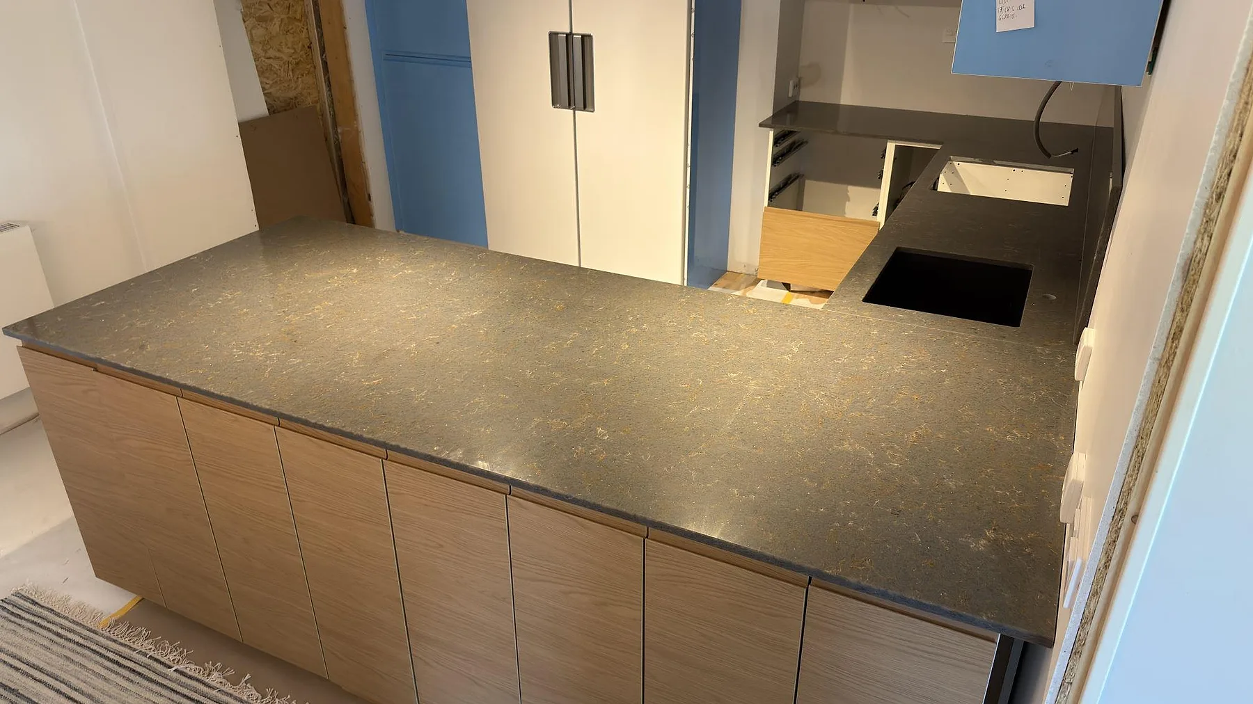 Køkkenbordplade i Silestone Copper Mist, Örebro – billede 4