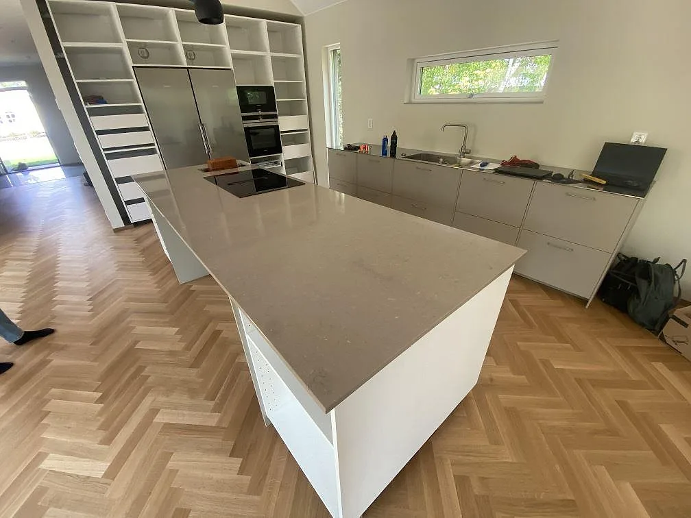 Køkkenbordplade i Silestone Coral Clay, Båstad