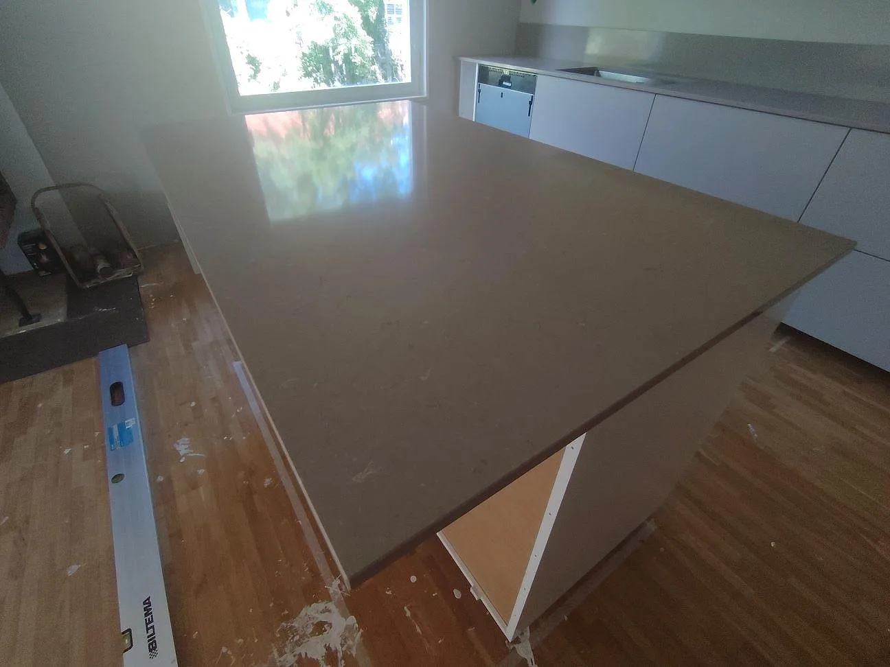 Gennemført projekt: Køkkenbordplade i Silestone Coral Clay, Björklinge.