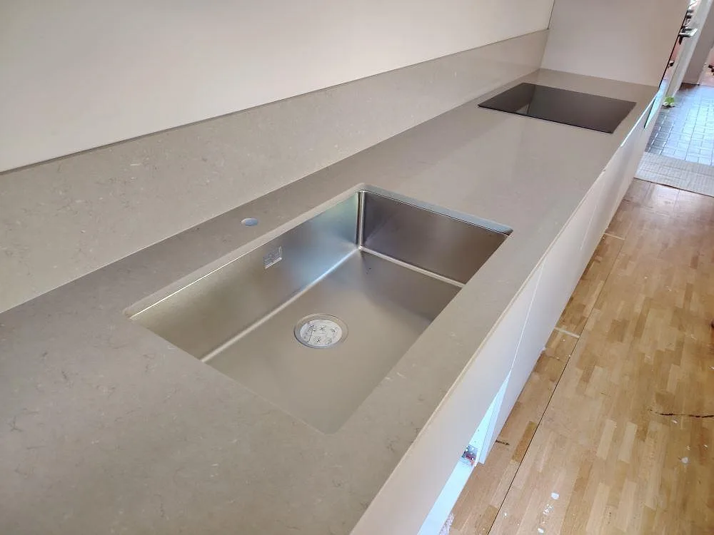 Køkkenbordplade i Silestone Coral Clay, Björklinge – billede 3
