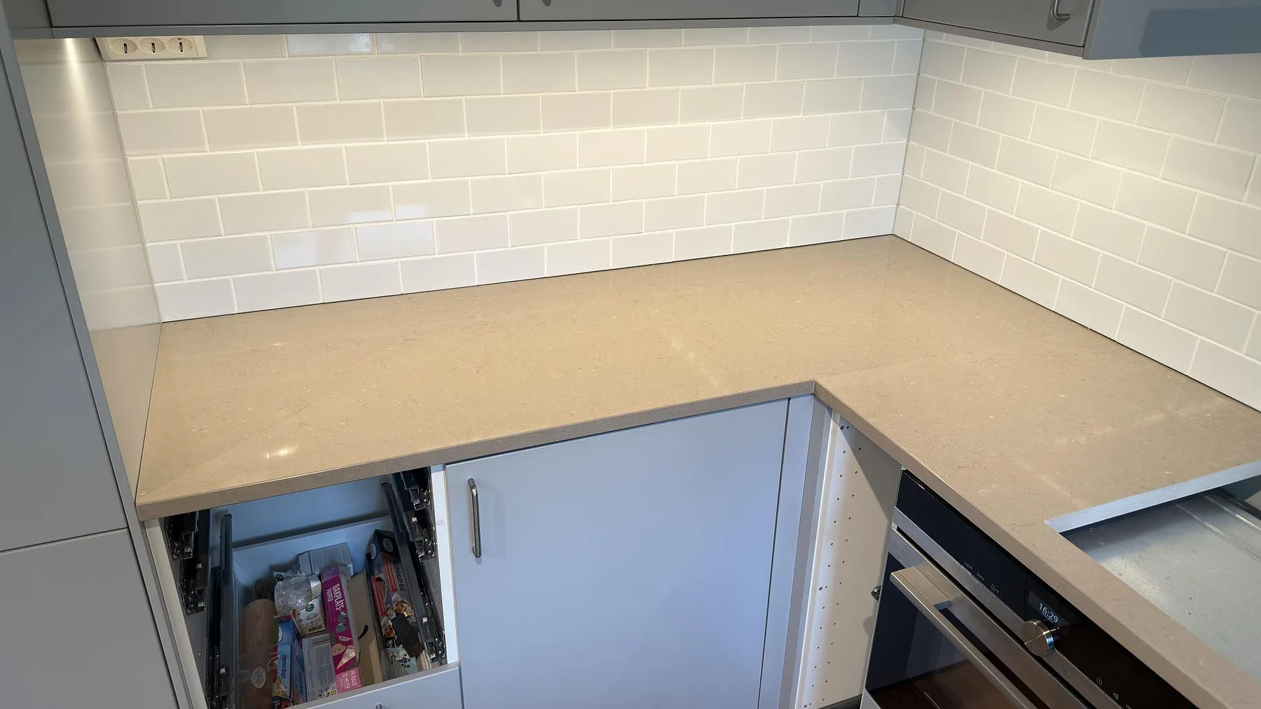 Køkkenbordplade i Silestone Coral Clay, Ekerö – billede 5