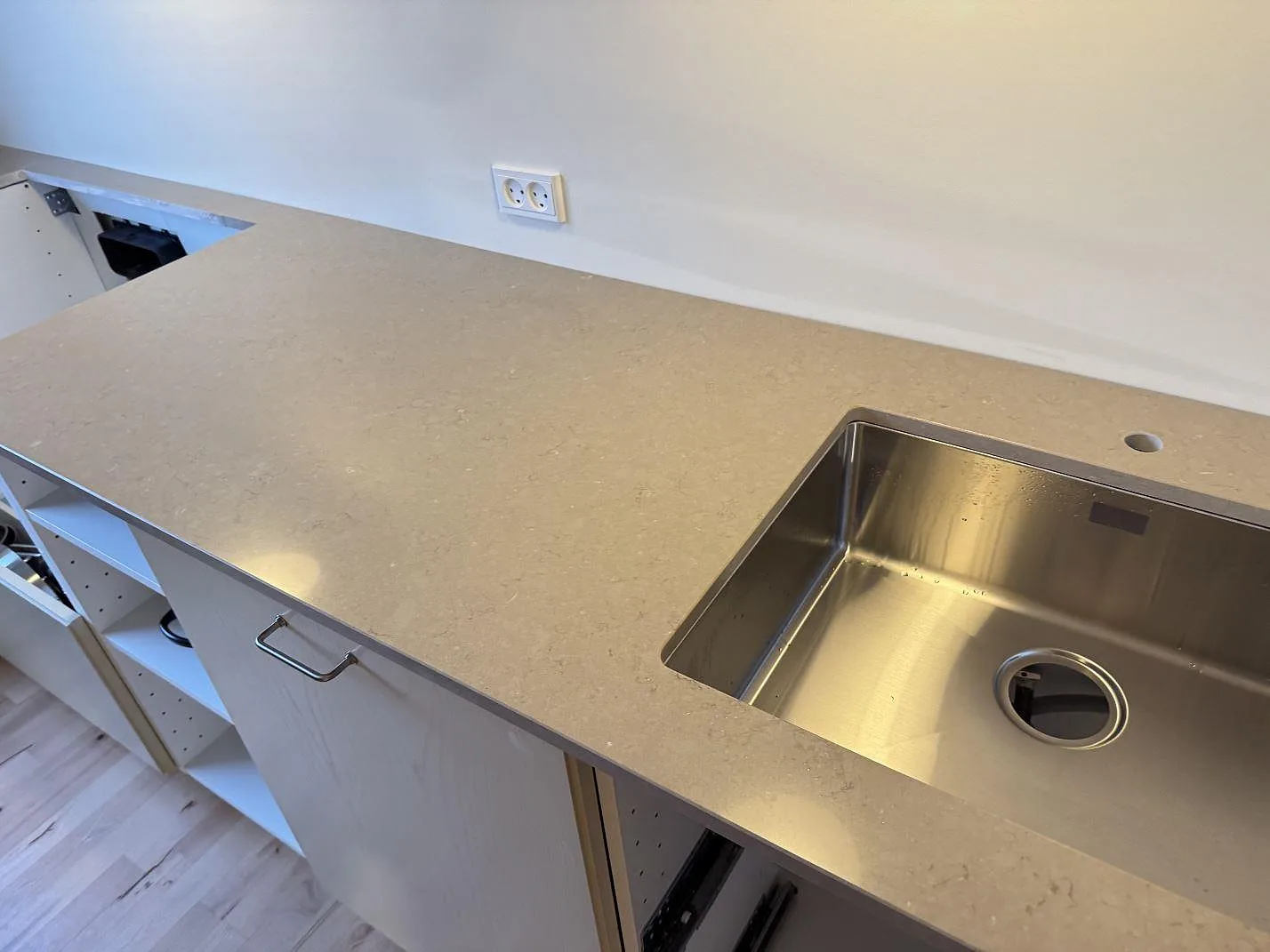Køkkenbordplade i Silestone Coral Clay, Ganløse – billede 3