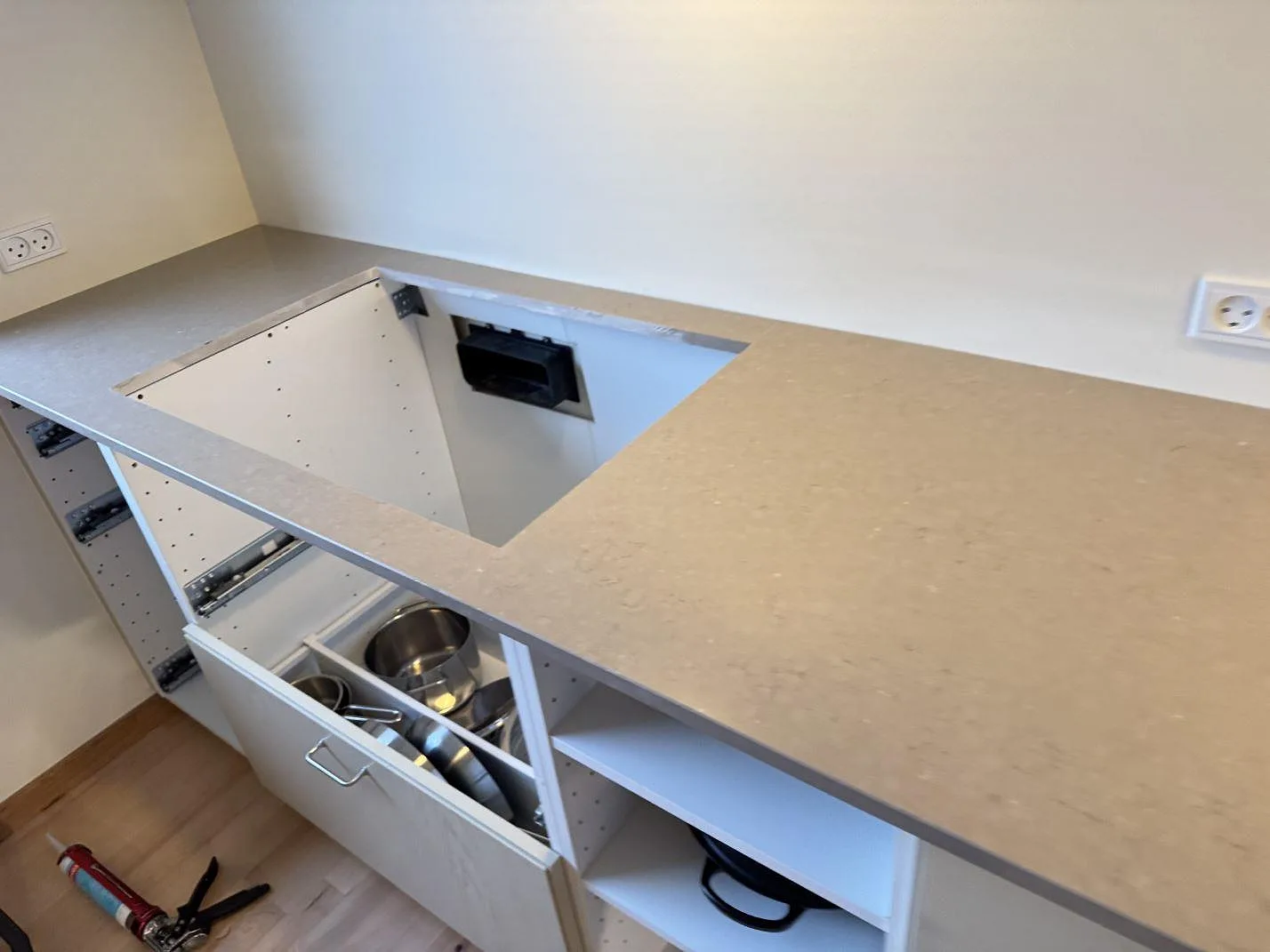Køkkenbordplade i Silestone Coral Clay, Ganløse – billede 5