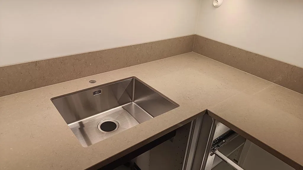 Køkkenbordplade i Silestone Coral Clay, Göteborg – billede 2