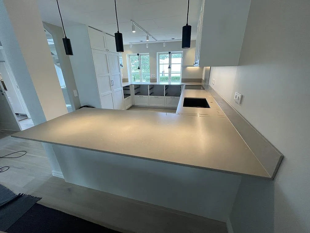 Køkkenbordplade i Silestone Coral Clay, Höllviken