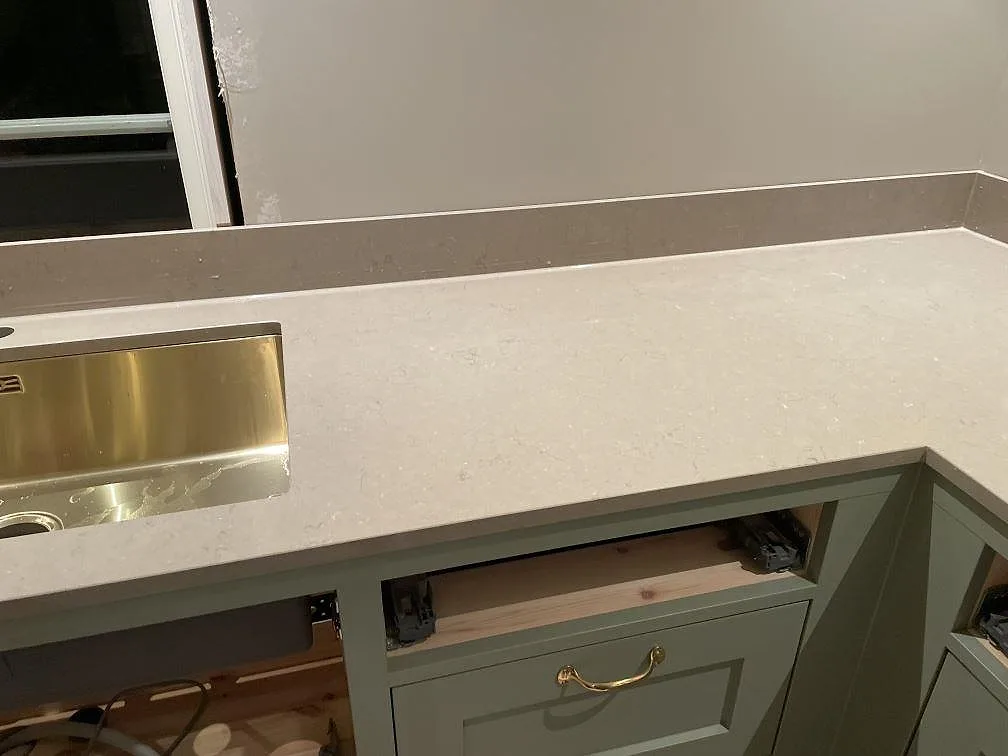 Køkkenbordplade i Silestone Coral Clay, Holsbybrunn – billede 3