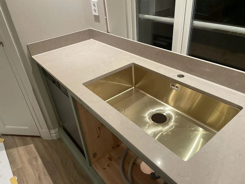 Køkkenbordplade i Silestone Coral Clay, Holsbybrunn – billede 2