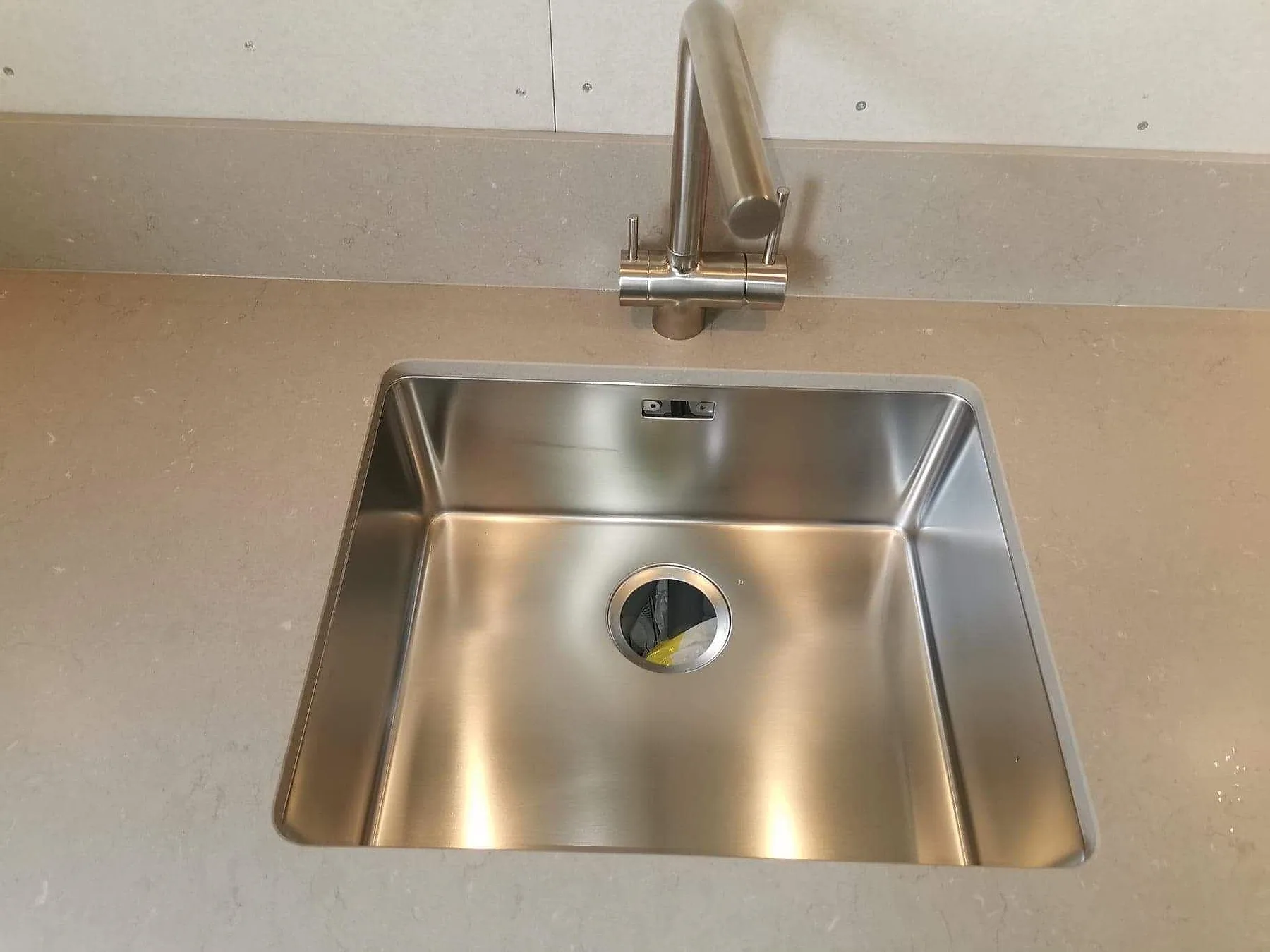 Køkkenbordplade i Silestone Coral Clay, Jönköping – billede 3