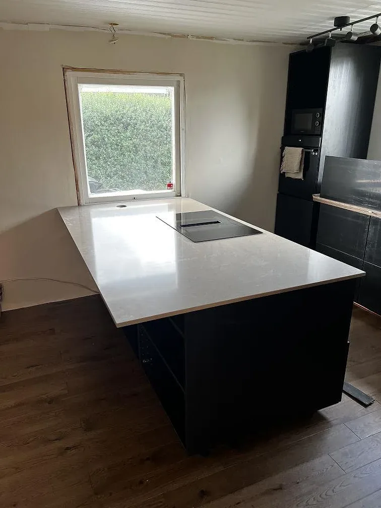 Køkkenbordplade i Silestone Coral Clay, Kalmar
