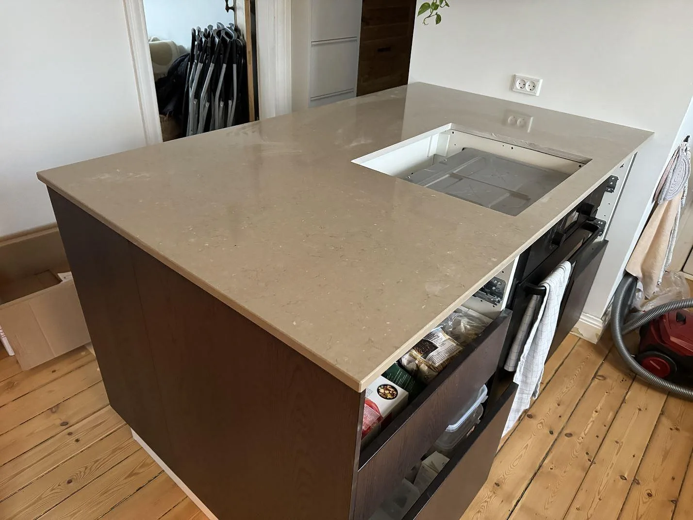 Køkkenbordplade i Silestone Coral Clay, Kastrup