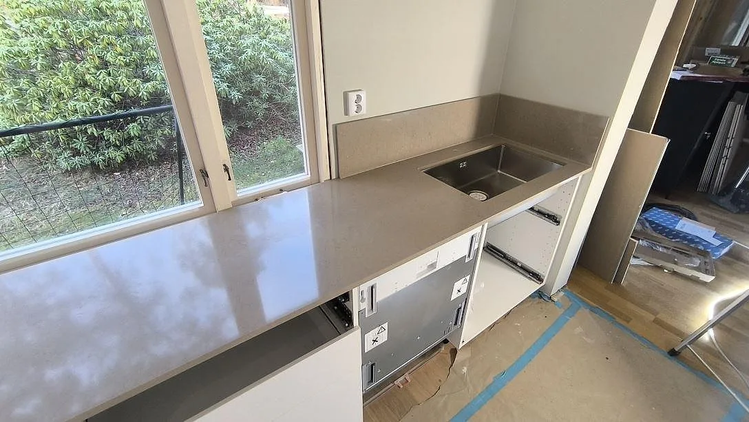 Køkkenbordplade i Silestone Coral Clay, Kungsängen – billede 2