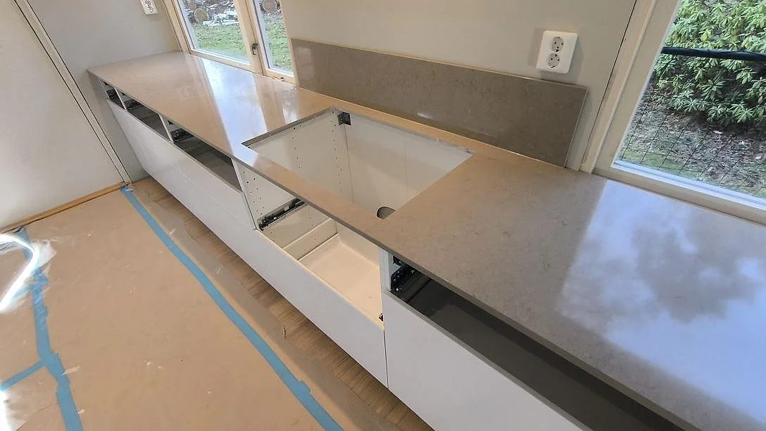 Køkkenbordplade i Silestone Coral Clay, Kungsängen – billede 3