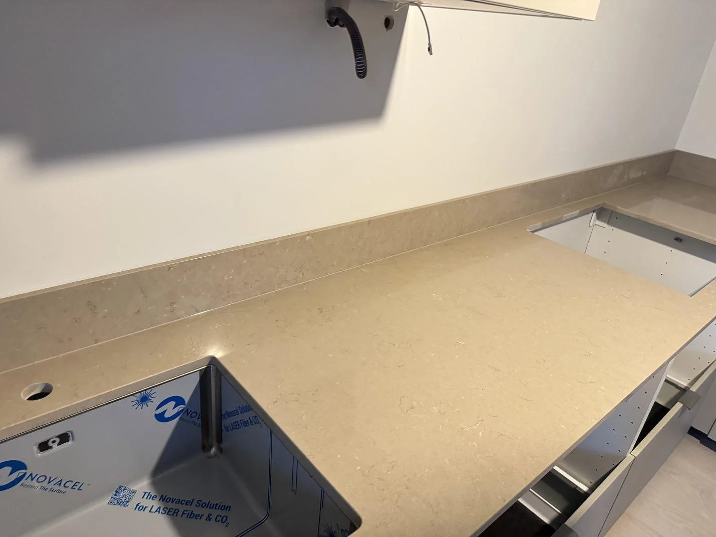 Køkkenbordplade i Silestone Coral Clay, Länghem – billede 3
