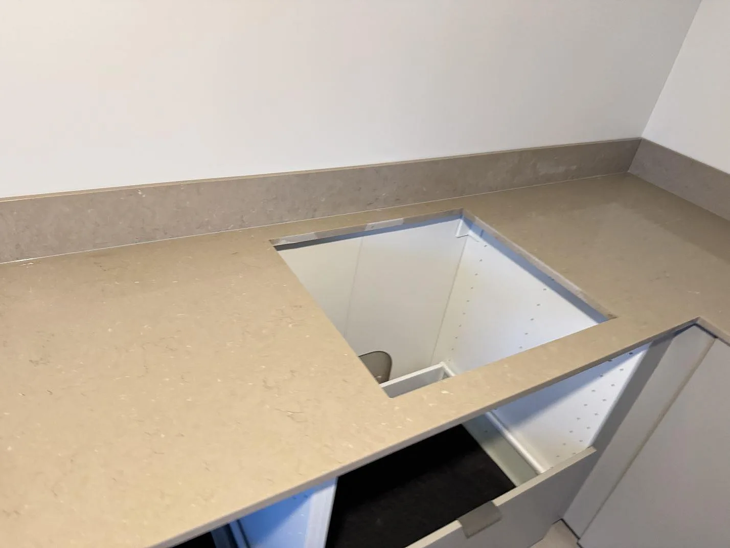 Køkkenbordplade i Silestone Coral Clay, Länghem – billede 4