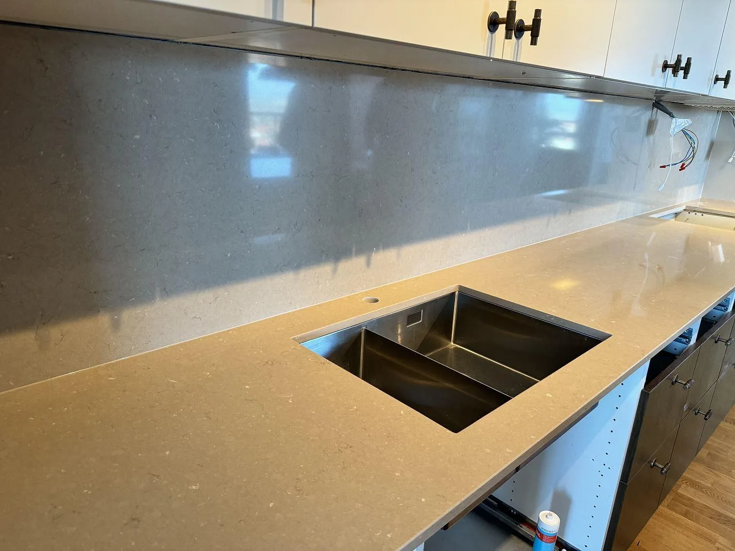 Køkkenbordplade i Silestone Coral Clay, Landskrona – billede 2