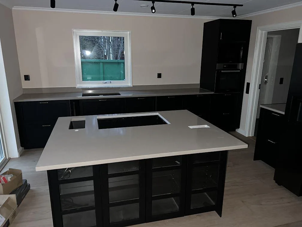 Køkkenbordplade i Silestone Coral Clay, Leksand